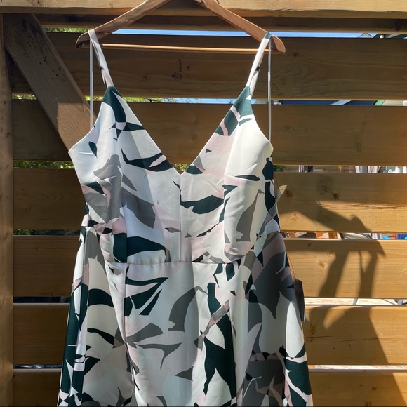 Plus size cocktail dress negative space plant print - Picture 7 of 11